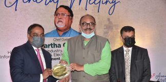 120th Annual General Meeting of Merchant’s Chamber of Commerce & Industry (MCCI) held at Kolkata Shri Aakash Shah, President, MCCI presenting a memento to Shri Chandranath Sinha, Hon'ble Minister of MSMEs & Textiles, Government of West Bengal on the occasion of 120th Annual General Meeting of MCCI