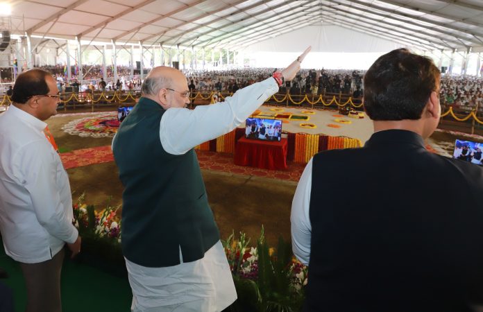 The Union Home and Cooperation Minister, Shri Amit Shah at the Sahakar Parishad and Krishi Sammelan, in Loni, Maharashtra on December 18, 2021.