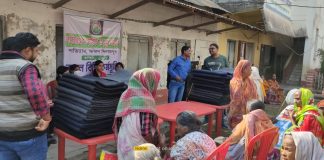পতিরাম নাগরিক ও যুব সমাজ এর আয়োজনে পতিরাম প্রাথমিক বিদ্যালয়ে দুঃস্হ নাগরিকদের মধ্যে বিলি করা হলো শীতের কম্বল পতিরাম নাগরিক ও যুব সমাজ এর আয়োজনে পতিরাম প্রাথমিক বিদ্যালয়ে দুঃস্হ নাগরিকদের মধ্যে বিলি করা হলো শীতের কম্বল