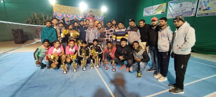 পতিরাম ব্যাডমিন্টন এভেঞ্জার্সের উদ্যোগে ও আয়োজনে পতিরামে অনুষ্ঠিত হলো 16 দলীয় নক আউট ব্যাডমিন্টন প্রতিযোগিতা