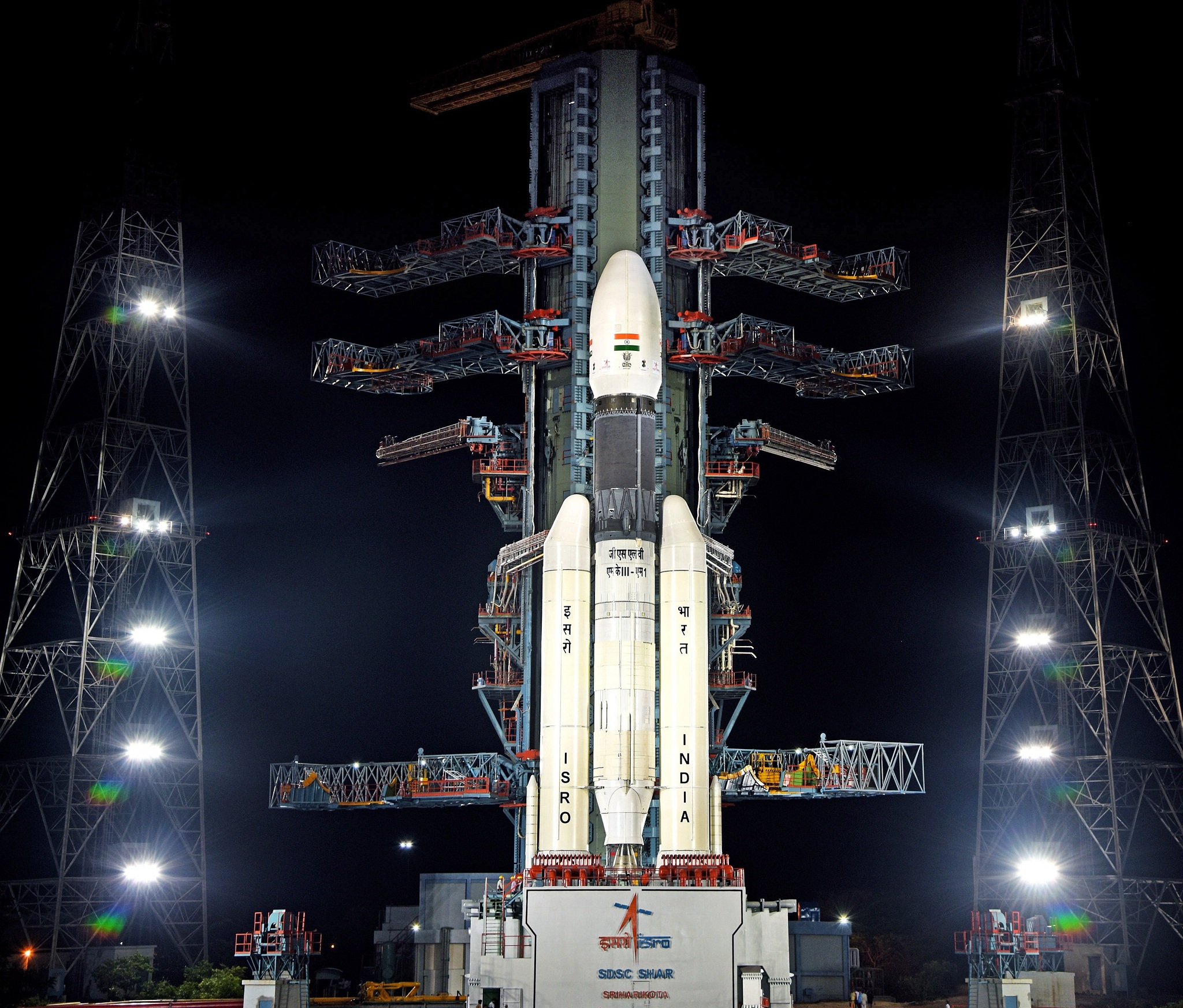 GSLV_Mk_III_M1,_Chandrayaan-2_-_Front_view_of_GSLV_Mk_III_M1_vehicle_at_the_Second_Launch_Pad_01