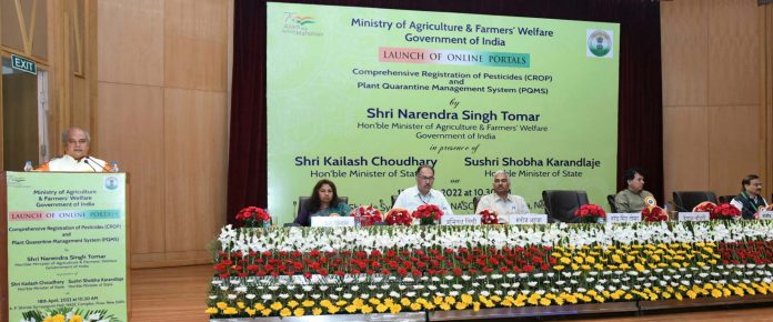 The Union Minister for Agriculture and Farmers Welfare, Shri Narendra Singh Tomar addressing at the launch of the online portals- Comprehensive Registration of Pesticides (CROP) and Plant Quarantine Management System (PQMS) of the Plant Protection Division, in New Delhi on April 18, 2022.