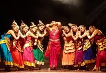 Costume to music, music to lighting, and the audience all contributed to the Dakshinayan UK in association with Dikshamanjari Kolkata organized a grand dance drama on Tagore's "MAYAR KHELA" Featuring DONA GANGULY, RAGHUNATH DAS.
