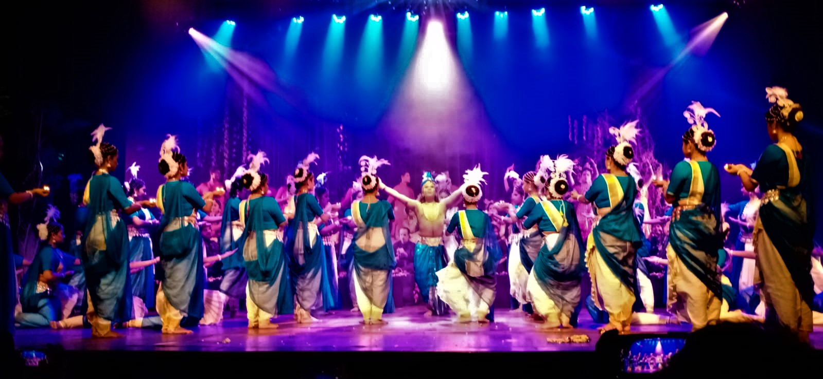 Costume to music, music to lighting, and the audience all contributed to the Dakshinayan UK in association with Dikshamanjari Kolkata organized a grand dance drama on Tagore's "MAYAR KHELA" Featuring DONA GANGULY, RAGHUNATH DAS. 