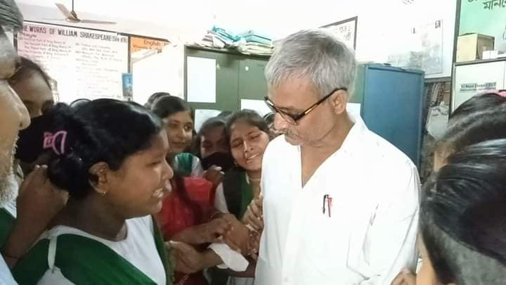 দশগ্রামের রামকৃষ্ণ বিদ্যাপীঠ ছাত্র শিক্ষকের ভালোবাসায় অক্ষয় হলো সারাদেশে