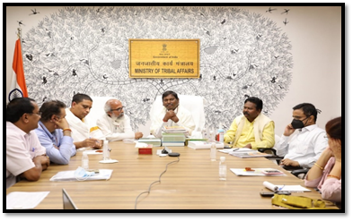 Shri Arjun Munda holds a high level meeting with team of Patanjali to review progress of projects being implemented in partnership with it