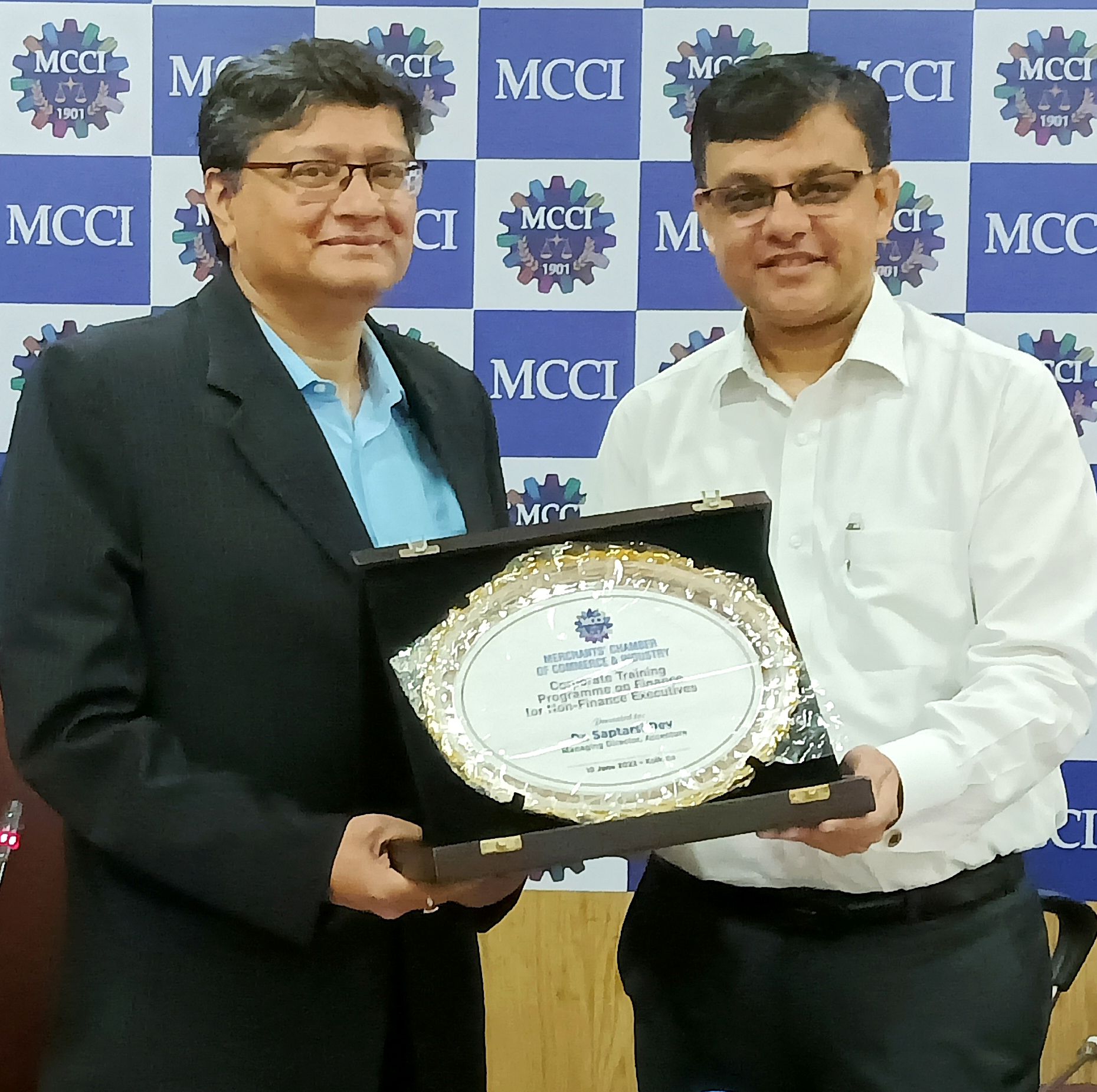 Shri Rishabh C. Kothari, President, MCCI presenting a memento to Dr. Saptarsi Dev, Managing Director, Accenture on the event of Corporate Training Programme on 'Finance for Non-Finance Executives' held today at MCCI.