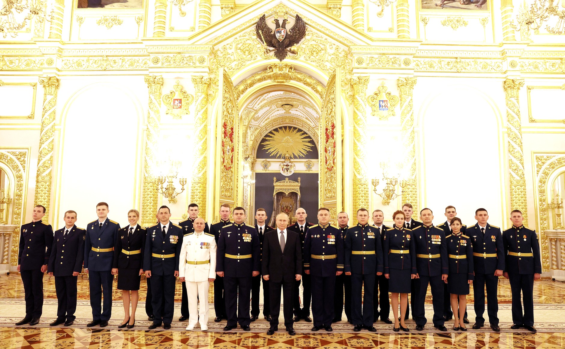 Russian President met with top graduates of higher military schools of the Defence Ministry