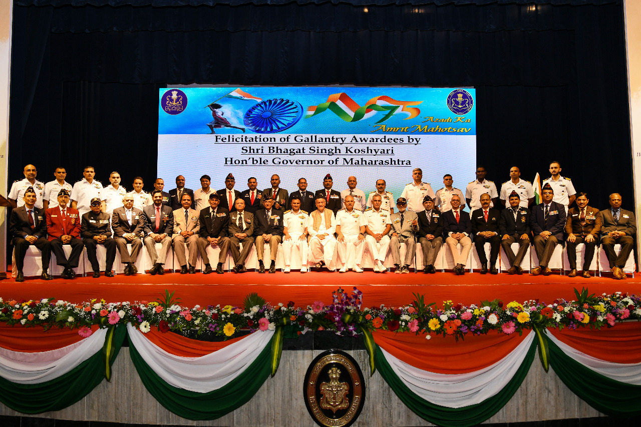 GALLANTRY AWARD WINNERS OF INDIAN NAVY FELICITATED BY GOVERNOR OF MAHARASHTRA
