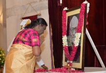 President of India pays homage to Shri V.V. Giri on his Birth Anniversary
