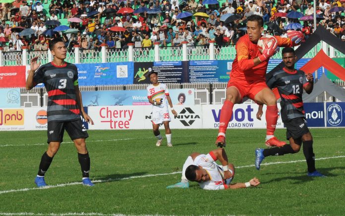 TRAU FC (Tiddim Road Athletic Union FC) ( white) played against Army Red FT ( black ) for the match no 24 for the group C, during the Durand cup football 2022 played at Khuman Lampak stadium in Imphal, Manipur on 28-08-2022. PIC/ Sayantan Ghosh