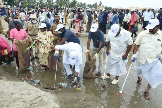 Union Minister of Environment, Forest and Climate Change Shri Bhupender Yadav Inspects the Beach Infrastructure Facilities at the Eden Beach, Puducherry