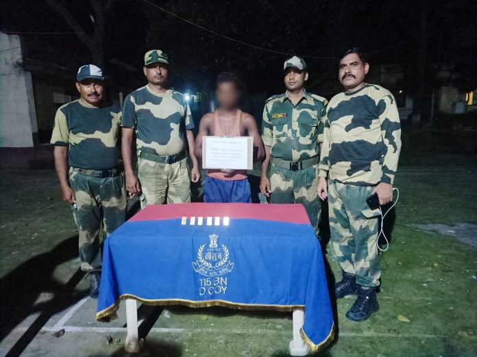 বিএসএফ আন্তর্জাতিক সীমান্তে সোনার বিস্কুট সহ এক চোরাকারবারীকে গ্রেফতার করেছে বিএসএফ আন্তর্জাতিক সীমান্তে সোনার বিস্কুট সহ এক চোরাকারবারীকে গ্রেফতার করেছে।