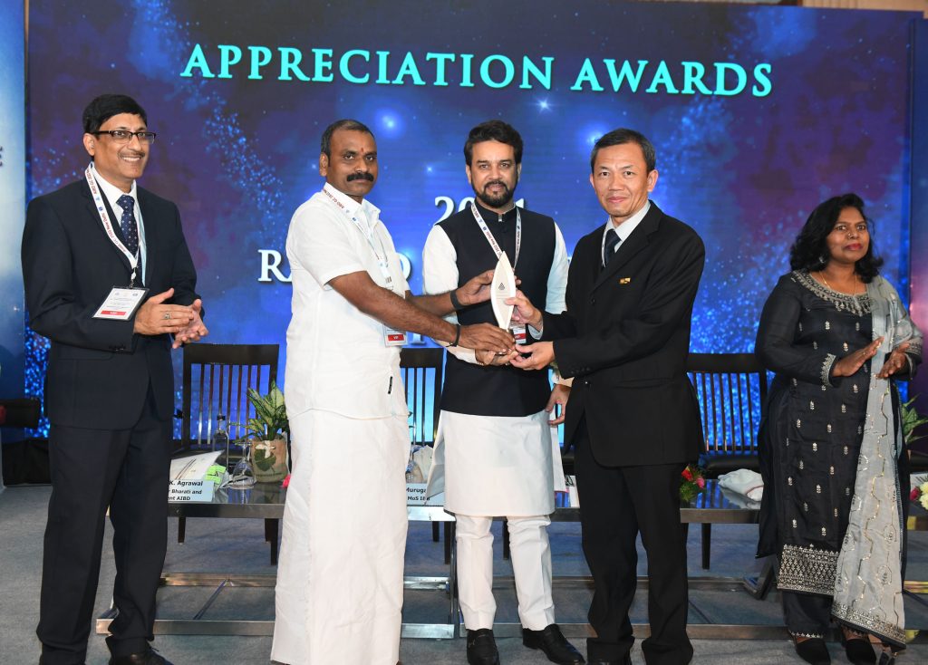The Union Minister for Information & Broadcasting, Youth Affairs and Sports, Shri Anurag Singh Thakur at the 47th Annual Gathering/20th AIBD General Conference & Associated Meetings Apprication Awards 2022, in New Delhi on September 20, 2022. The Minister of State for Fisheries, Animal Husbandry & Dairying, Information and Broadcasting, Dr. L. Murugan is also seen.