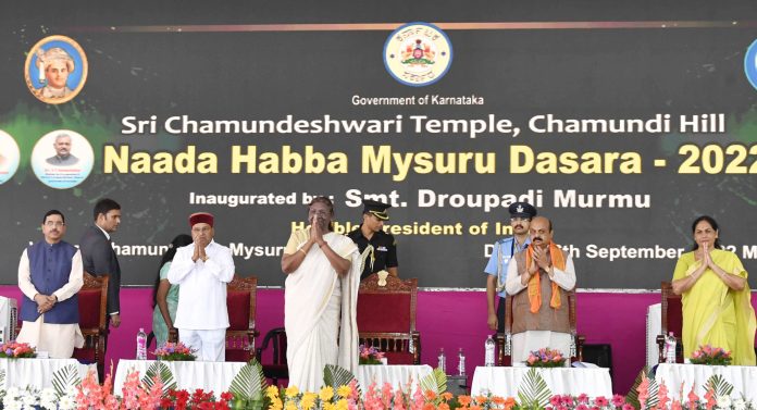 The President, Smt. Droupadi Murmu at the inauguration of the Mysuru Dasara Festival at Chamundi Hills, in Mysuru on September 26, 2022.