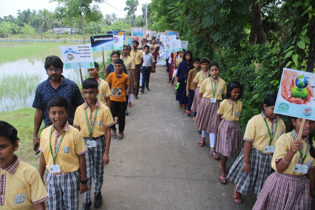 The team of BSI visited the remotest school and organized the Save Ozone-Save Life awareness rally around the school surrounding area of Hingalganj block