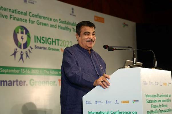 Shri Nitin Gadkari calls for a professionally managed Public transport system based on electricity in a public-private partnership mode