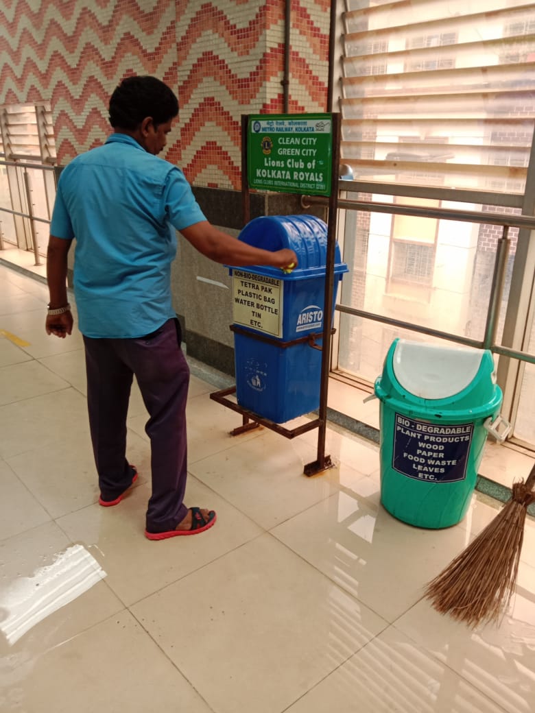 CLEANLINESS CAMPAIGN AT DIFFERENT STATIONS OF METRO RAILWAY KOLKATA