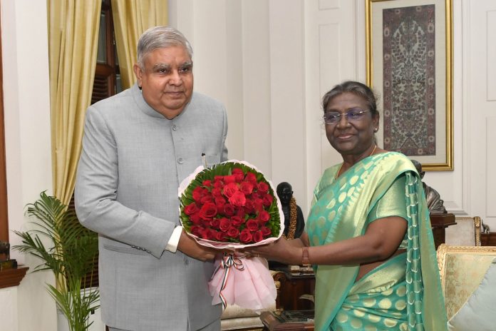 The Vice President, Shri Jagdeep Dhankhar along with his wife Dr. Sudesh Dhankhar calls on the President, Smt. Droupadi Murmu and exchanged Diwali greetings, in New Delhi on October 21, 2022.