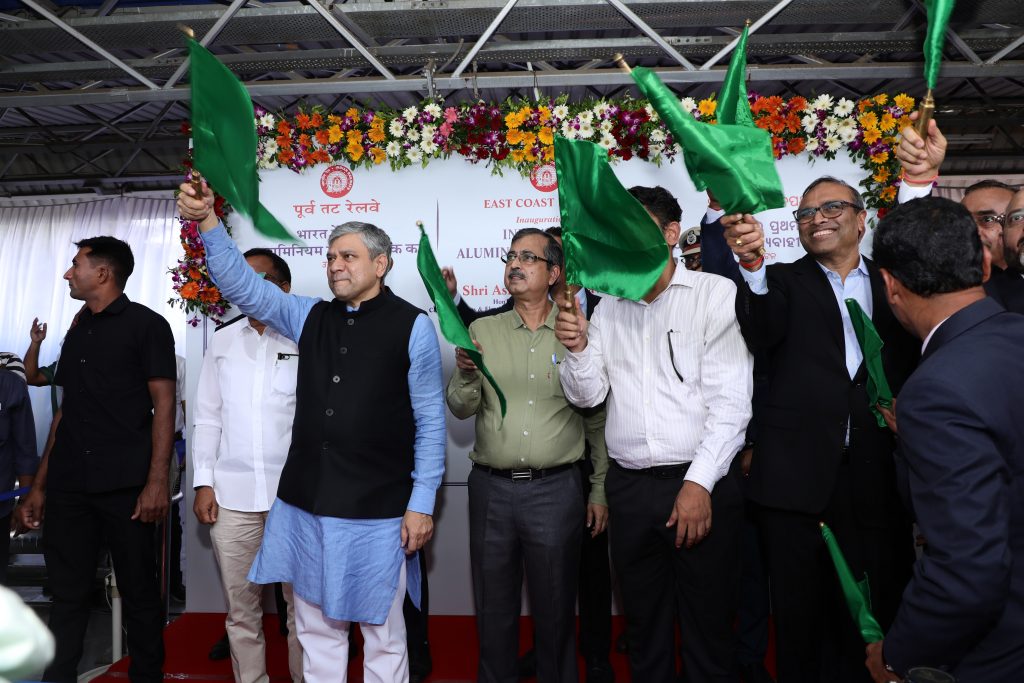  Union Railway Minister Shri Ashwini Vaishnaw flags off India's first aluminium freight rake developed by Hindalco at Bhubneshwar Railway station in the presence of Satish Pai, Managing Director, Hindalco Industries