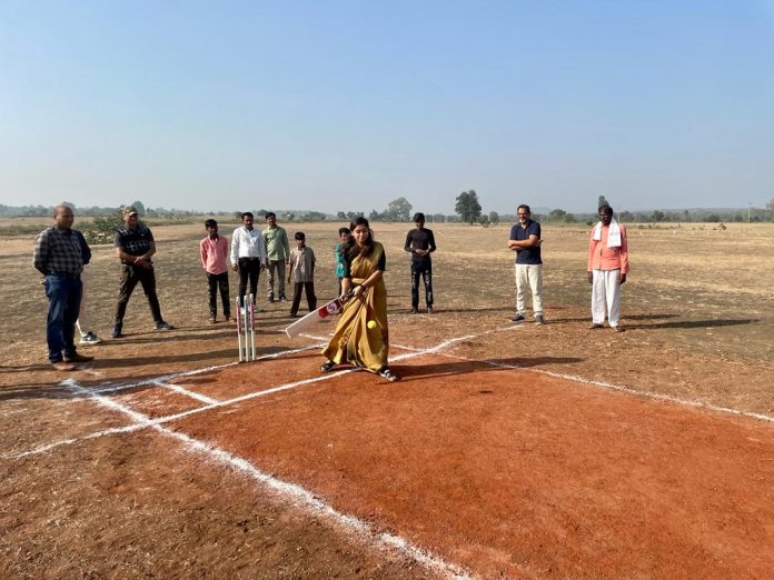 Ms Yashni Nagarajan IAS Asst Collector Kelapur at Connecting people and nature with Cricket by VATA Foundation at Tipeshwar WLS