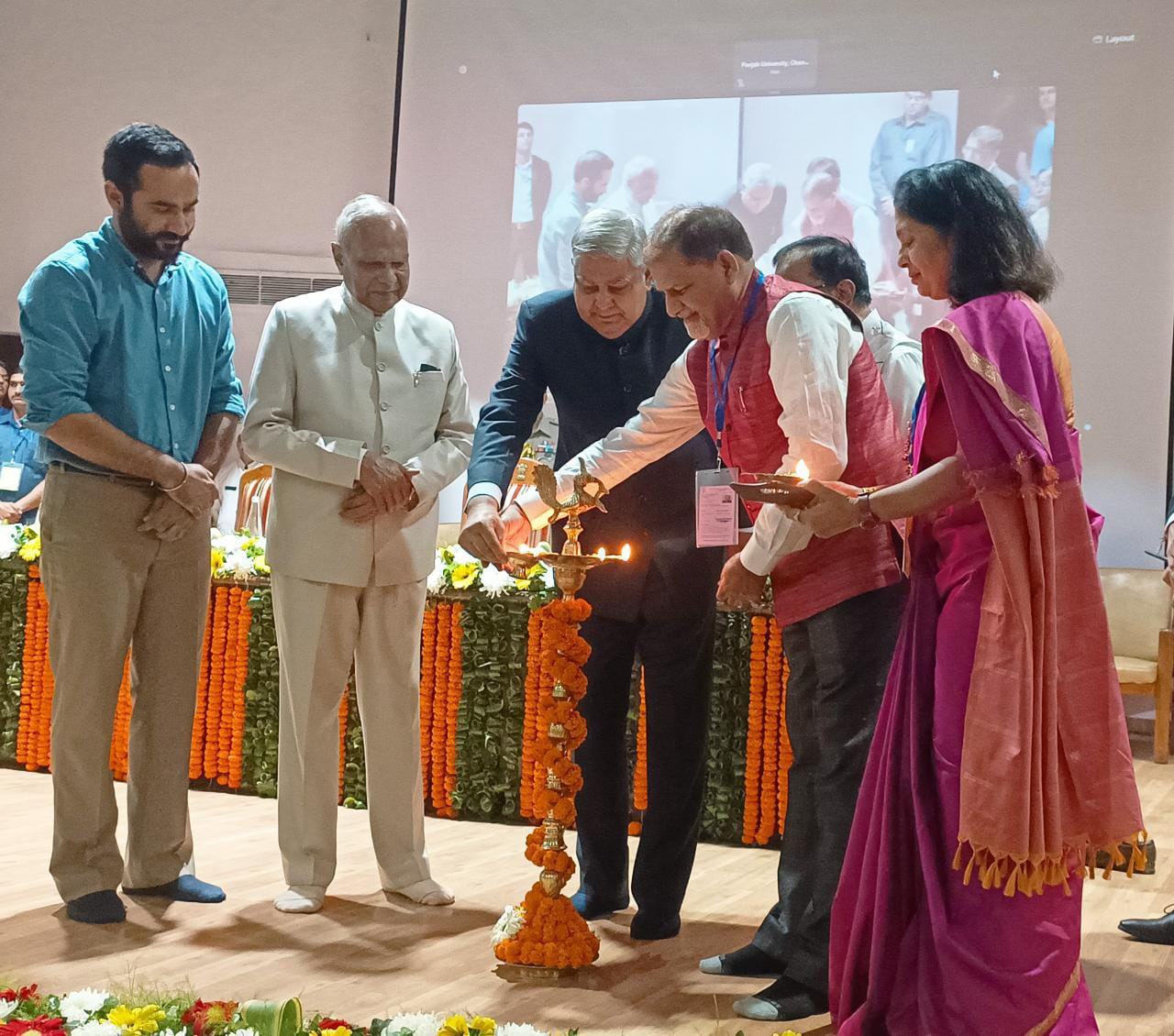 The Vice President, Shri Jagdeep Dhankhar lighting the lamp at 3rd Global Alumni Meet in Panjab University, in Chandigarh on November 04, 2022.