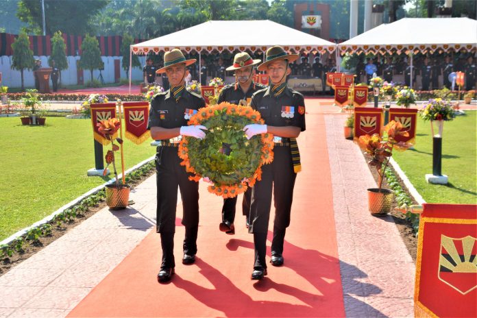 Lt Gen R P Kalita, UYSM, AVSM, SM, VSM, GOC-in-C Eastern Command laid wreath at Vijay Samarak to pay tribute to Bravehearts who made supreme sacrifice in the service to the nation