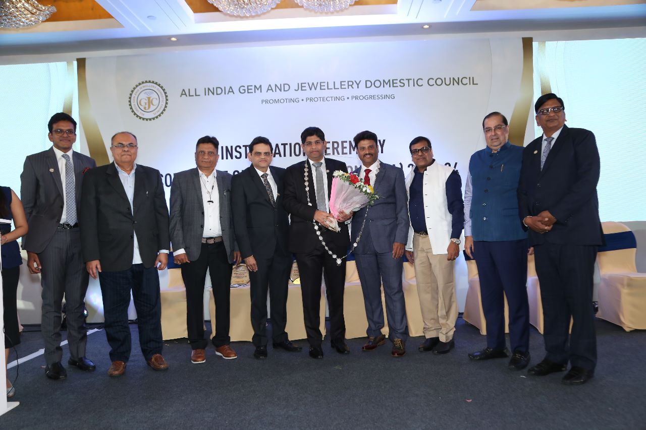 GJC Members at installation ceremony with ex chairman Mr Ashish Pethe New chairman Mr Saiyam Mehra and New Vice Chairman Mr Rajesh Rokde in center