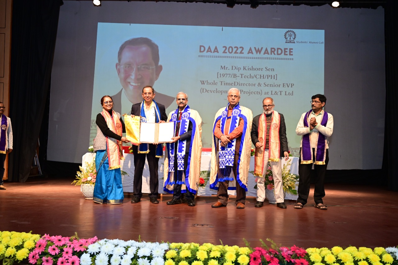 IIT Kharagpur felicitates L&T’s D K Sen with the prestigious 'Distinguished Alumnus Award 2022'