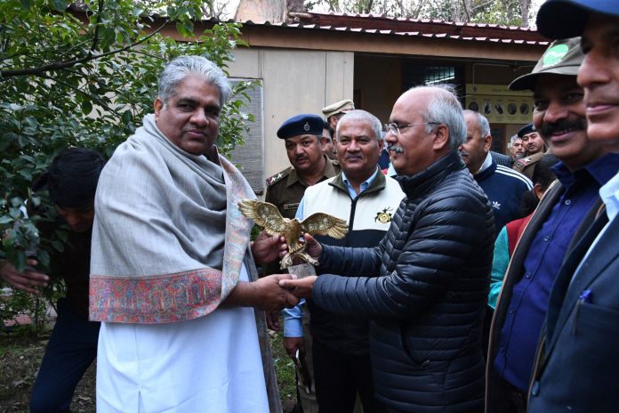 The Union Minister for Environment, Forest & Climate Change, Labour & Employment, Shri Bhupender Yadav being felicitated on his visit to Jatayu Vulture Conservation Breeding Centre, in Pinjore, Haryana on February 20, 2023.