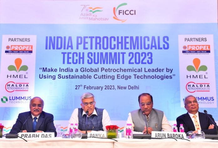 Mr. Prabh Das, CEO-HMEL, Mr. Pankaj Jain-Sec, Minister of Petroleum & Natural Gas; Mr. Arun Baroka, Sec, Chemicals & Dr. Purnendu Chatterjee- Chairman HPL