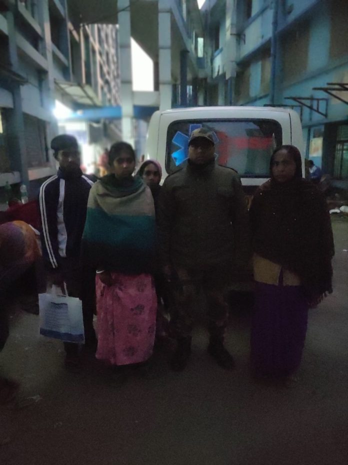 BSF EVACUATES WOMAN SUFFERING FROM LABOUR PAIN TO HOSPITAL AND GOT HER TREATED