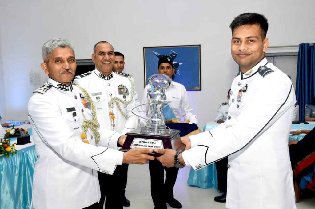 AIR MARSHAL SP DHARKAR AIR OFFICER COMMANDING-IN-CHIEF EASTERN AIR COMMAND VISITS AIR FORCE STATION KALAIKUNDA