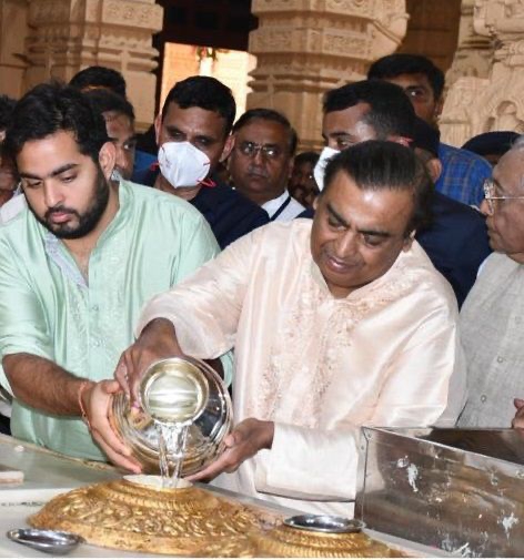 Shri Mukesh Ambani donates ₹1.51 crore to the Somnath temple trust after Mahashivratri Puja