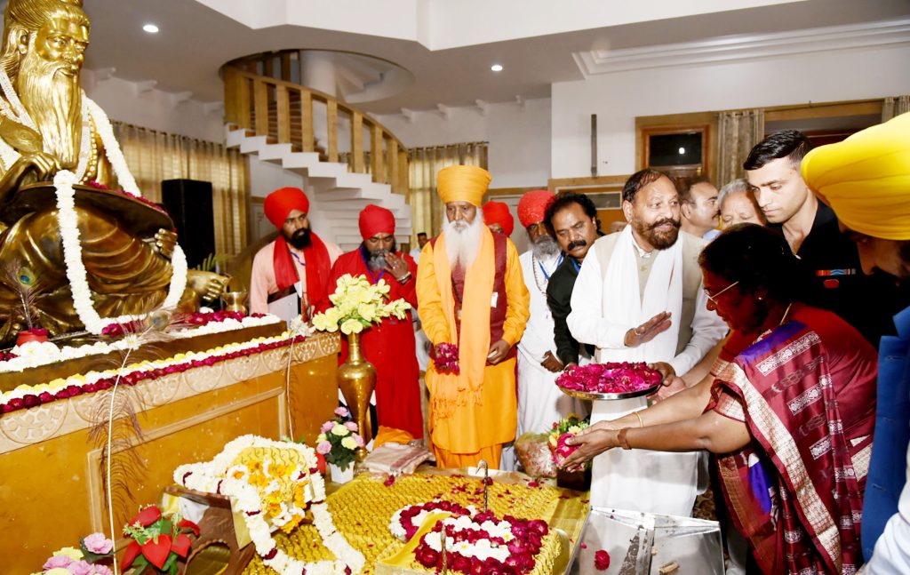 The President, Smt. Droupadi Murmu concluded her Amritsar visit by paying obeisance at Durgiana temple and Bhagwan Valmiki Ram Tirath Sthal, in Punjab on March 9, 2023.