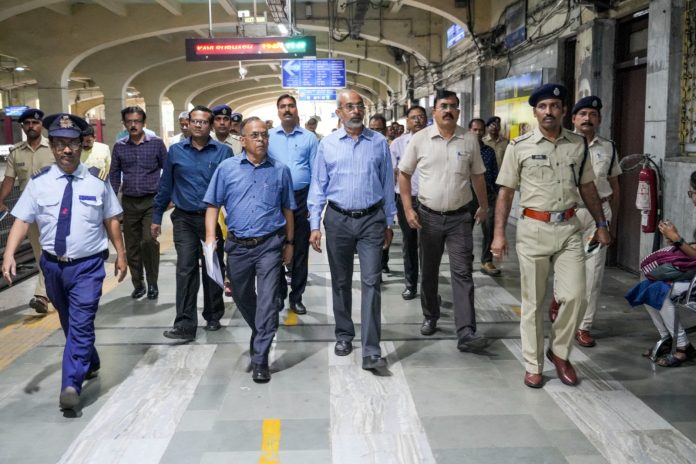 Shri P. Uday Kumar Reddy,General Manager, Metro Railway inspected Mahanayak Uttam Kumar station and Tollygunge Carshed today i.e. on 21.04.2023.