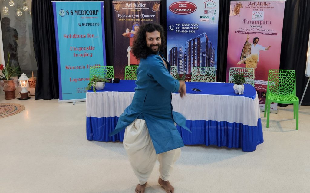 Mumbai-based Kathak-dancer Devesh Mirchandani breaking into an impromptu dance.
