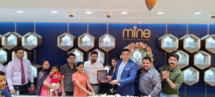 MALABAR GOLD & DIAMONDS OPENS ITS RENOVATED SHOWROOM IN CAMAC STREET, KOLKATA MALABAR GOLD & DIAMONDS OPENS ITS RENOVATED SHOWROOM IN CAMAC STREET, KOLKATA