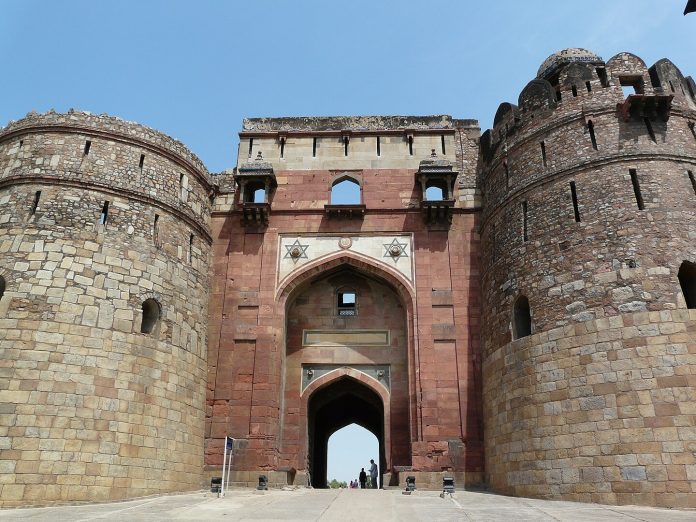 West Gate, 'Bara Darwaza', present main Entrance