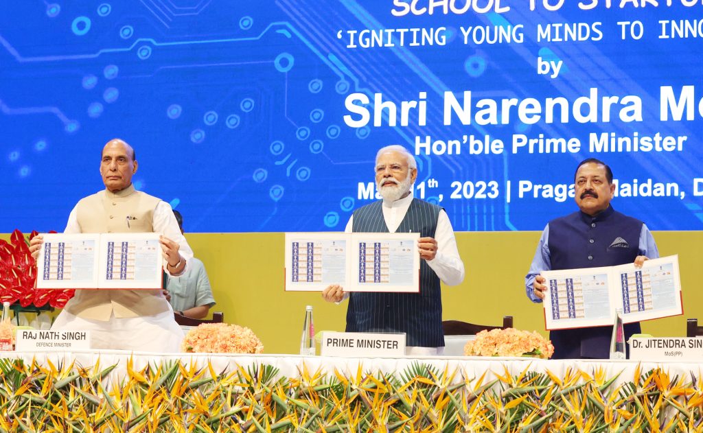 PM at the inauguration and laying the foundation stone of various projects at National Technology Day 2023, in New Delhi on May 11, 2023.