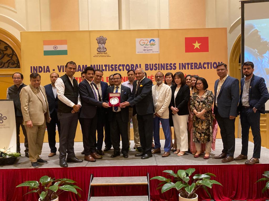 H.E. Mr. SUBHASH P. GUPTA, Deputy Chief of Mission, Embassy of India in Vietnam, welcomed the PHDCCI delegation and deliberated on the important sectors which hold the promising scope in building on the trade relationship between India and Vietnam.