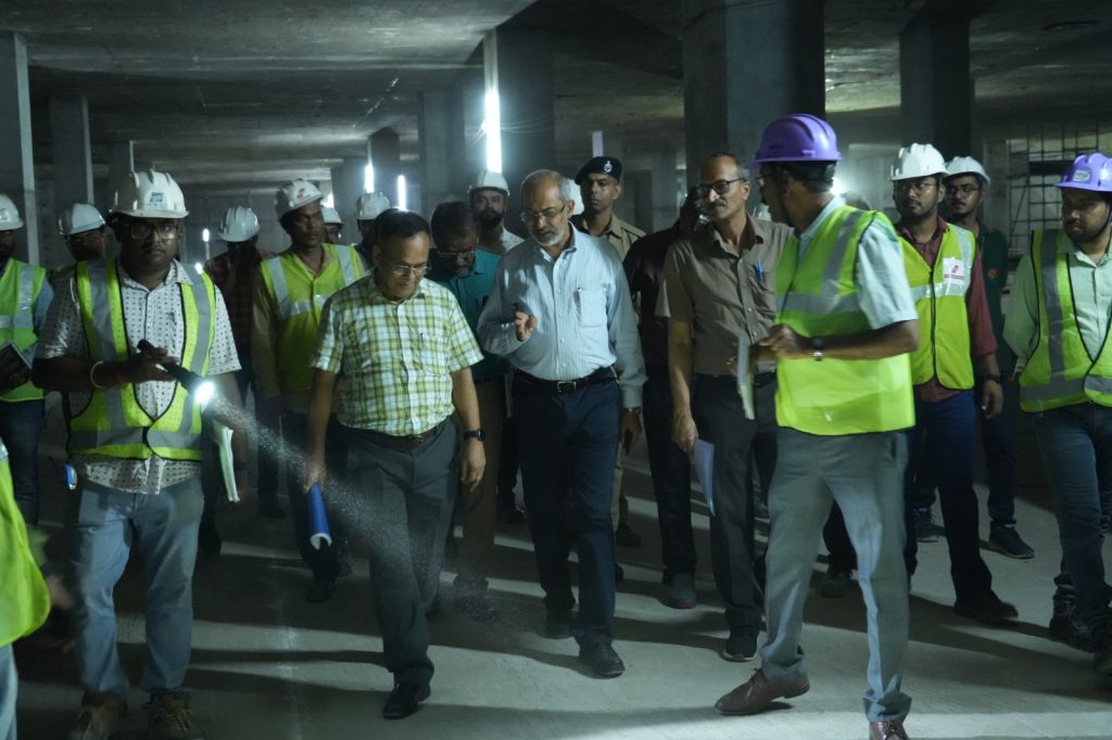  General Manager went to Bimanbandar Metro station to see the progress of the work. Shri Reddy inspected the underground yard, subway, different passenger amenities etc at this station. 