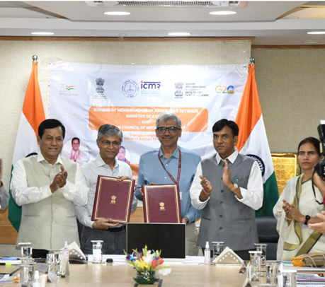 Indian Council of Medical Research and AYUSH Ministry sign MOU for collaborative and cooperative momentum on health research in the field of Integrated Medicine. The MoA was signed by Vaidya Shri Rajesh Kotecha, Secretary, Ministry of AYUSH, and Dr. Rajiv Bahl, Secretary DHR & DG, ICMR in the presence of Dr. Mansukh Mandaviya Union Minister of Health & Family Welfare, Shri Sarbananda Sonowal, Union Minister of AYUSH and Dr. Bharati Pravin Pawar, Minister of State (HFW) and Dr. V.K Paul, Member (Health), Niti Ayog.