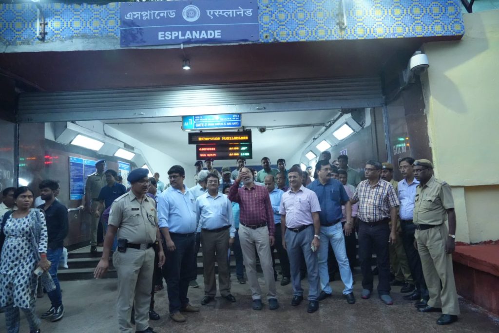 Shri P Uday Kumar Reddy, General Manager, Metro Railway inspected Esplanade Metro station on 09.06.2023 evening.