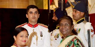 PRESIDENT OF INDIA PRESENTS NATIONAL FLORENCE NIGHTINGALE AWARDS – 2022 AND 2023 The President of India, Smt Droupadi Murmu presenting the National Florence Nightingale award to Ms. Abishmita Ghosh for the year 2023 at Rashtrapati Bhavan, in New Delhi on June 22, 2023.