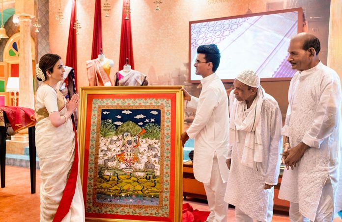 Mrs Ambani met Swadesh artists, including Shri Ramji and Shri Mohammed Haroon, deeply appreciating their talent and service to the arts.