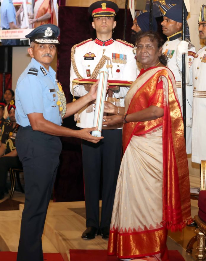 AIR MARSHAL SP DHARKAR AIR OFFICER COMMANDING-IN-CHIEF OF EASTERN AIR COMMAND CONFERRED WITH PARAM VISHIST SEVA MEDAL