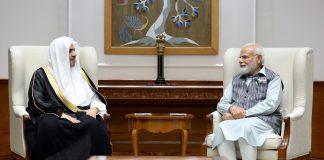 PM holds talks with Secretary General of Muslim World League Prime Minister, Shri Narendra Modi held talks with the Secretary General of the Muslim World League, H.E. Sheikh Dr Mohammad bin Abdulkarim Al-Issa.