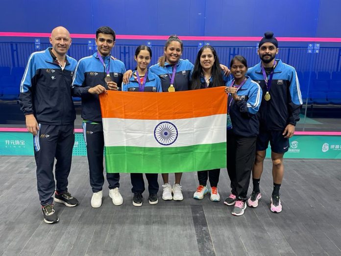 PM congratulates members of Asian Squash Mixed Doubles teams on winning Gold and Bronze medals