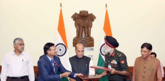 MoD & FSSAI sign MoU to promote the use of millet & healthy eating practices among Armed Forces The Union Minister for Defence, Shri Rajnath Singh and the Union Minister for Health & Family Welfare, Chemicals and Fertilizers, Shri Mansukh Mandaviya witnessing the Signing of MoU between Ministry of Defence and Food Safety & Standards Authority of India (FSSAI), in New Delhi on July 13, 2023. The Defence Secretary, Shri Giridhar Aramane is also seen.